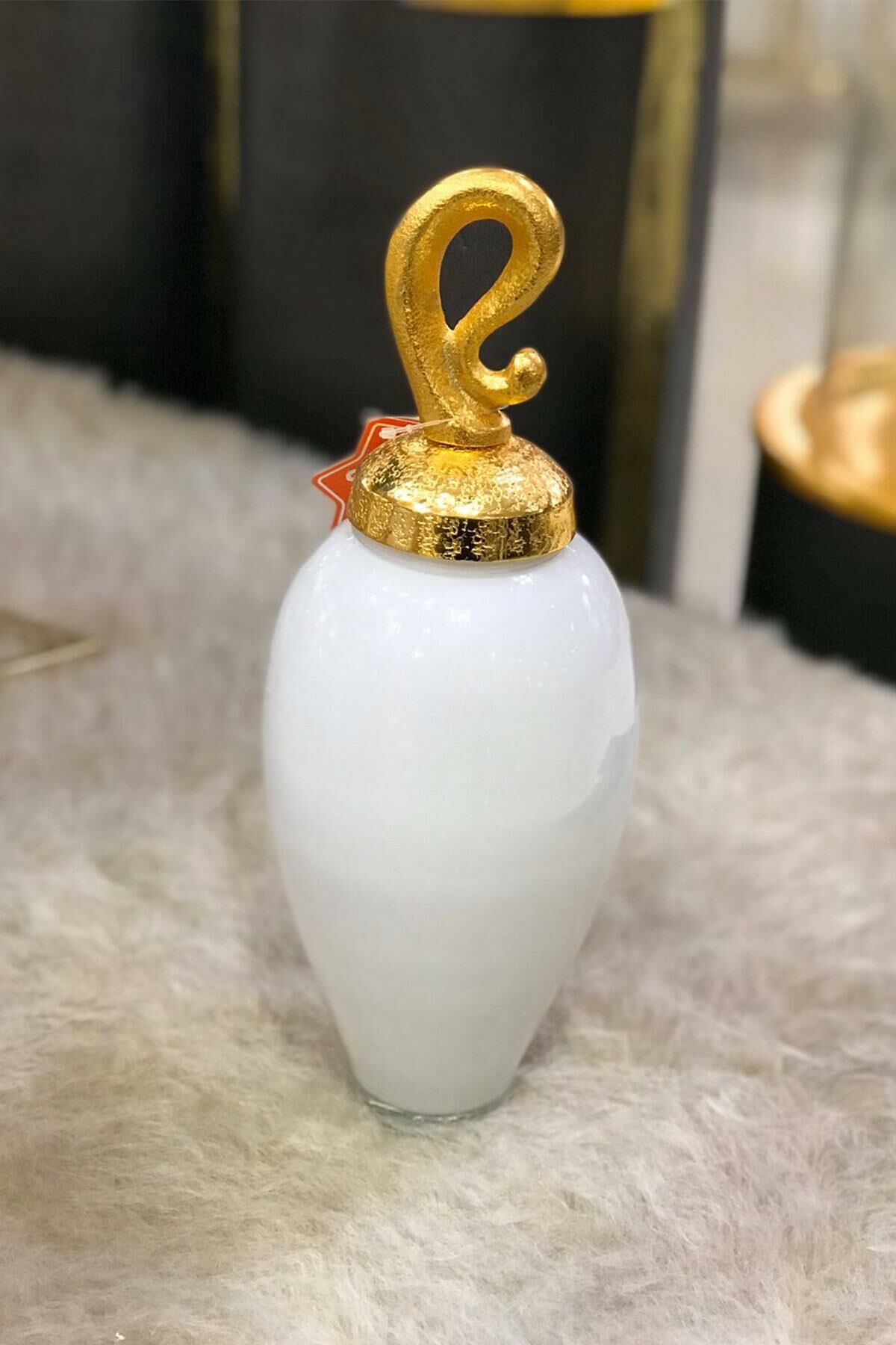 WHITE GLASS VASE MODEL SMALL 22.5 CM